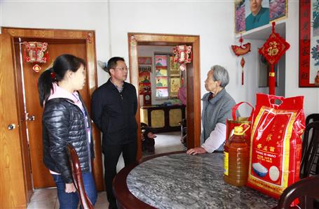 公司進(jìn)社區(qū)開展“四聯(lián)雙報(bào)到”家庭幫扶慰問(wèn)活動(dòng)