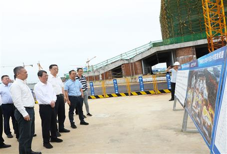 柳州市委書(shū)記吳煒、市長(zhǎng)張壯到第十二分公司項(xiàng)目調(diào)研指導(dǎo)